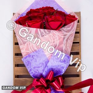 دسته گل رز قرمز