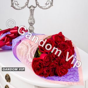 دسته گل رز قرمز
