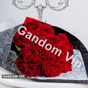 دسته گل رز قرمز