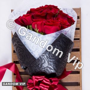 دسته گل رز قرمز