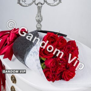 دسته گل رز قرمز