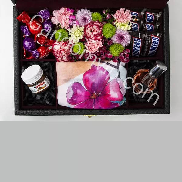جعبه گل هدیه و شکلات