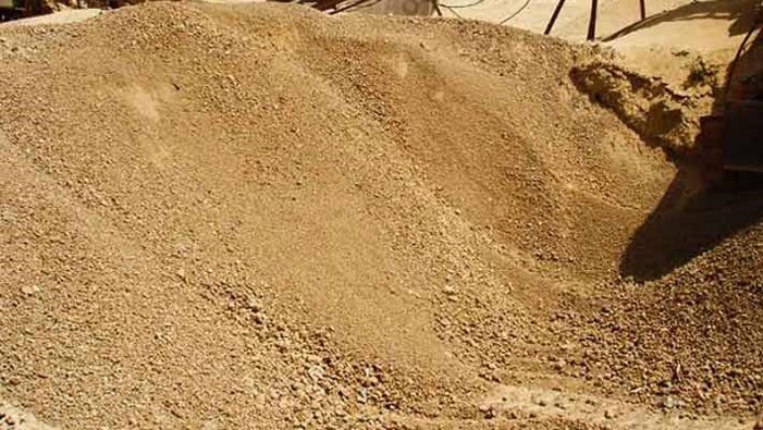 چند وقت یکبار خاک گلدان را عوض کنیم 