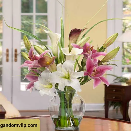 عکس جام گل با لیلیوم و گل های سفید