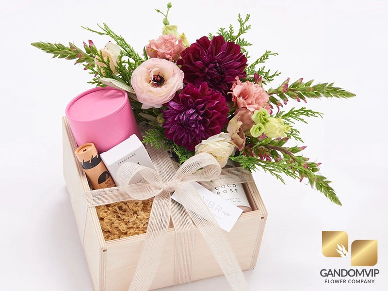 هدیه همراه با گل برای شب چله