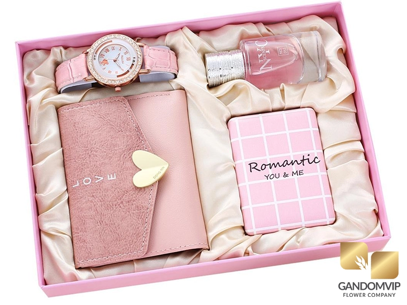 ساعت مچی و اکسسوری های زنانه